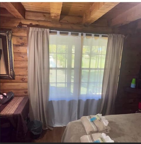 Unit A, King Suite | Individually decorated, individually furnished, desk, laptop workspace