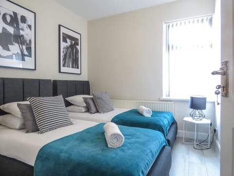 Business House | 5 bedrooms, desk, iron/ironing board, travel crib
