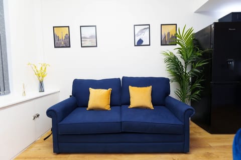 Standard Apartment, Private Bathroom (One Bedroom) | Lounge