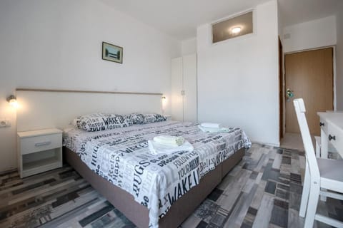 Premium bedding, desk, laptop workspace, free WiFi