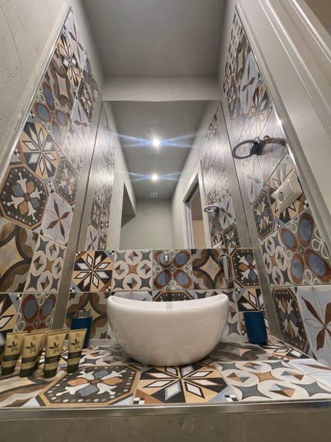 Standard Room, Balcony | Bathroom | Shower, free toiletries, towels