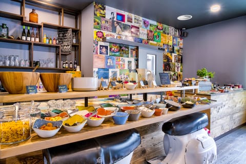 Daily buffet breakfast for a fee