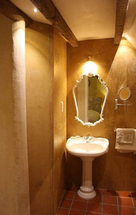 Superior Double Room | Bathroom | Hair dryer