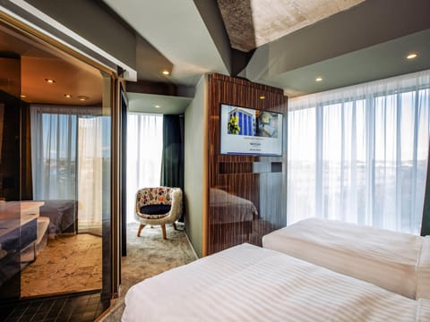 Minibar, in-room safe, desk, laptop workspace