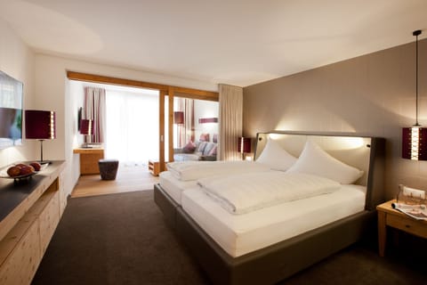 Deluxe Double Room, Balcony | In-room safe, desk, blackout drapes, free WiFi
