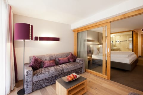 Deluxe Double Room, Balcony | In-room safe, desk, blackout drapes, free WiFi