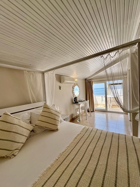 Romantic Double Room | Egyptian cotton sheets, premium bedding, minibar, desk