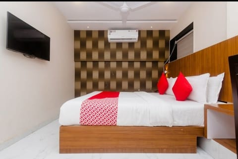 Executive Room | Desk, laptop workspace, free WiFi