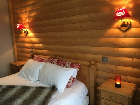 Double Room | Individually decorated, individually furnished, blackout drapes