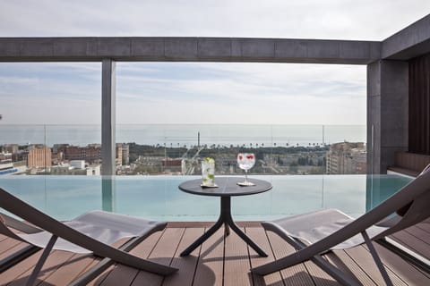 Seasonal outdoor pool, sun loungers