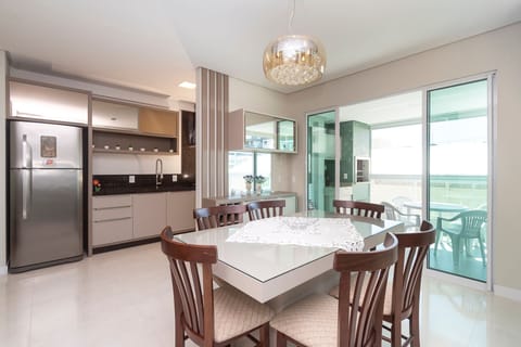 Apartment, 3 Bedrooms | Dining