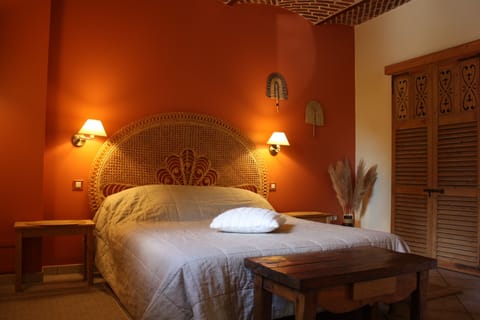 Double Room, 1 Queen Size Bed (Toscane) | Individually decorated, individually furnished, desk, iron/ironing board