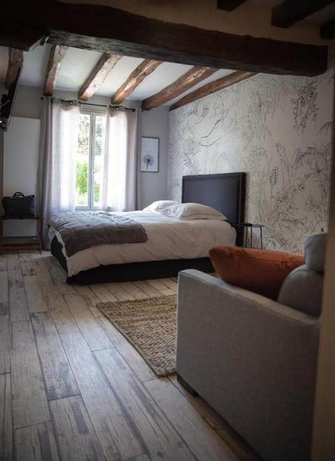 Junior Suite | 1 bedroom, in-room safe, blackout drapes, soundproofing