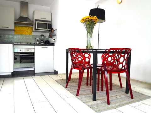 Panoramic Apartment | Down comforters, in-room safe, individually decorated