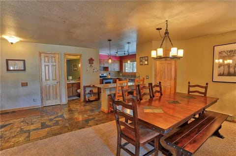 Traditional Condo | In-room dining