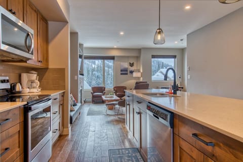 Townhome, 3 Bedrooms | Private kitchen