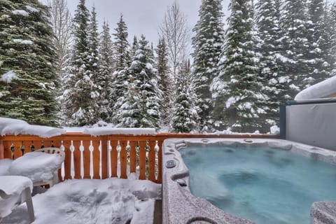 Townhome, 2 Bedrooms | Outdoor spa tub