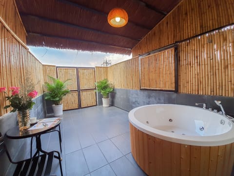 Private spa tub