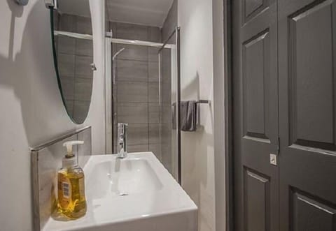 Double Room (No 1) | Bathroom amenities | Towels