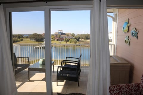 Villa, 2 Bedrooms | Living room | Flat-screen TV