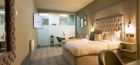 Junior Suite (Basement) | Premium bedding, down comforters, memory foam beds, minibar
