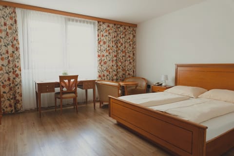Comfort Double or Twin Room | Desk, free WiFi, bed sheets