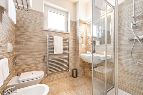 Standard Double Room | Bathroom | Shower, hair dryer, bidet, towels