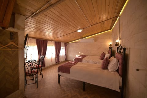 Triple Room (Karayilan) | Minibar, desk, laptop workspace, iron/ironing board