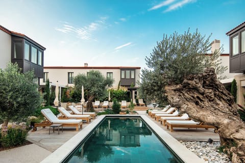 Seasonal outdoor pool, open 7:00 AM to 7:00 PM, pool umbrellas