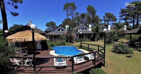Seasonal outdoor pool, pool umbrellas, sun loungers