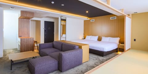 Premium Suite Twin | Premium bedding, down comforters, pillowtop beds, in-room safe