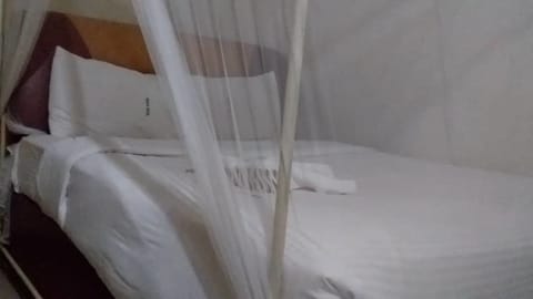Double Room | Free WiFi, bed sheets