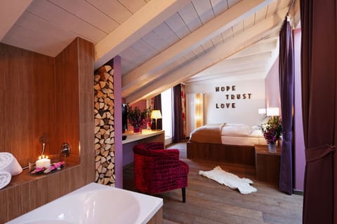 Claraia- Comfort | In-room safe, blackout drapes, free WiFi, bed sheets