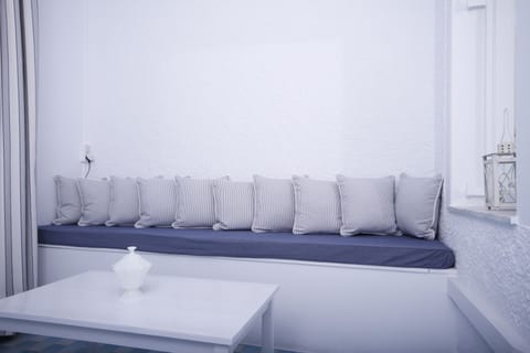 Check-in/check-out kiosk