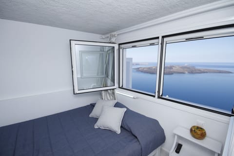 Check-in/check-out kiosk