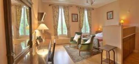 Double Room | Minibar, in-room safe, desk, soundproofing