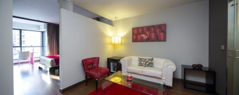 32-inch LCD TV with digital channels, TV