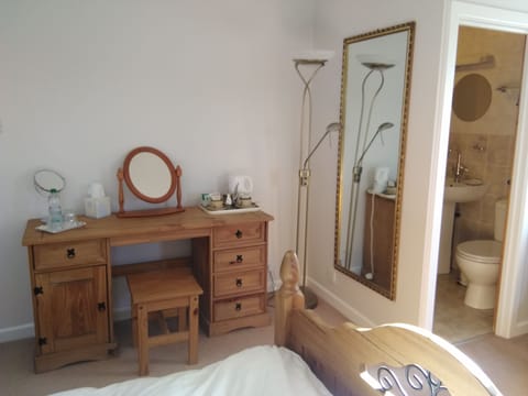 Double Room | Iron/ironing board, free WiFi, bed sheets