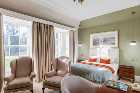 Deluxe Family Room | Individually decorated, individually furnished, desk, iron/ironing board