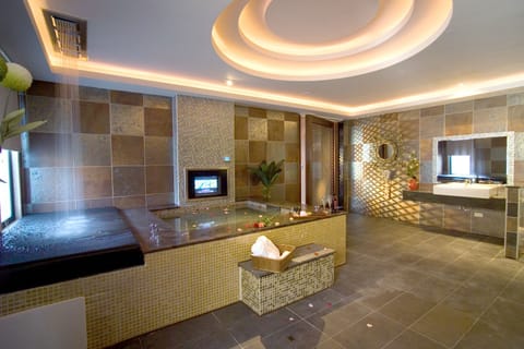Separate tub and shower, free toiletries, hair dryer, slippers