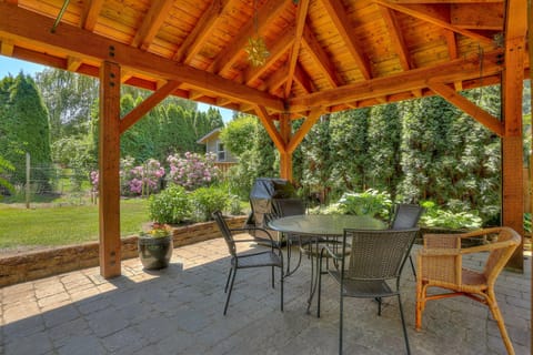 House, 2 Bedrooms | Outdoor dining