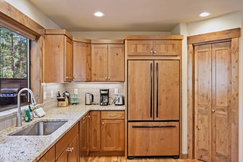 Private kitchen | Fridge, oven, coffee/tea maker, toaster