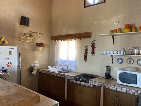 Family Cabin, 3 Bedrooms, Fireplace, Mountain View (Manzano) | Private kitchenette
