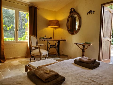 Double Room (Chambre des pierres) | Individually decorated, individually furnished, laptop workspace