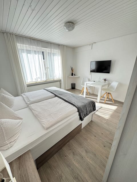 Basic Double Room, Private Bathroom, Garden View | Soundproofing, WiFi (free), bed sheets