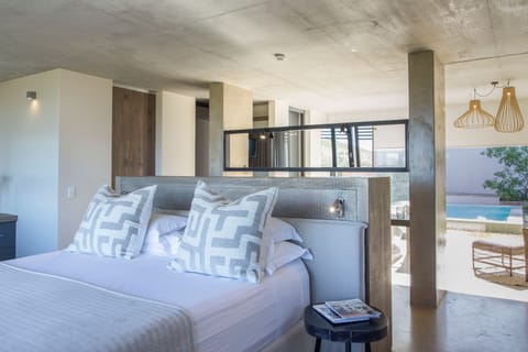 House of Philip 1 | Premium bedding, in-room safe, individually decorated