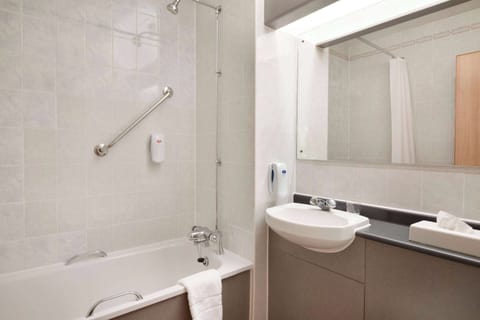 Combined shower/tub, eco-friendly toiletries, hair dryer, towels
