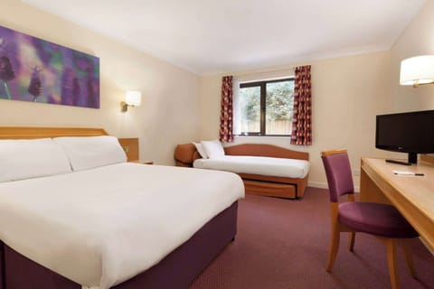 Desk, free cribs/infant beds, free WiFi, bed sheets