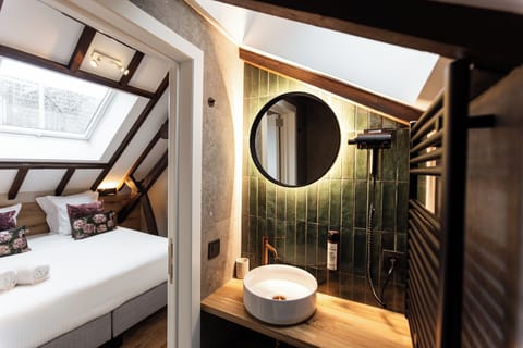 Family Suite | Minibar, in-room safe, individually decorated, individually furnished