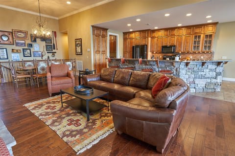 5 BEDROOM 2 KG 2 QN 2 TW BUNK PATIO HOME | Living area | TV, fireplace, DVD player